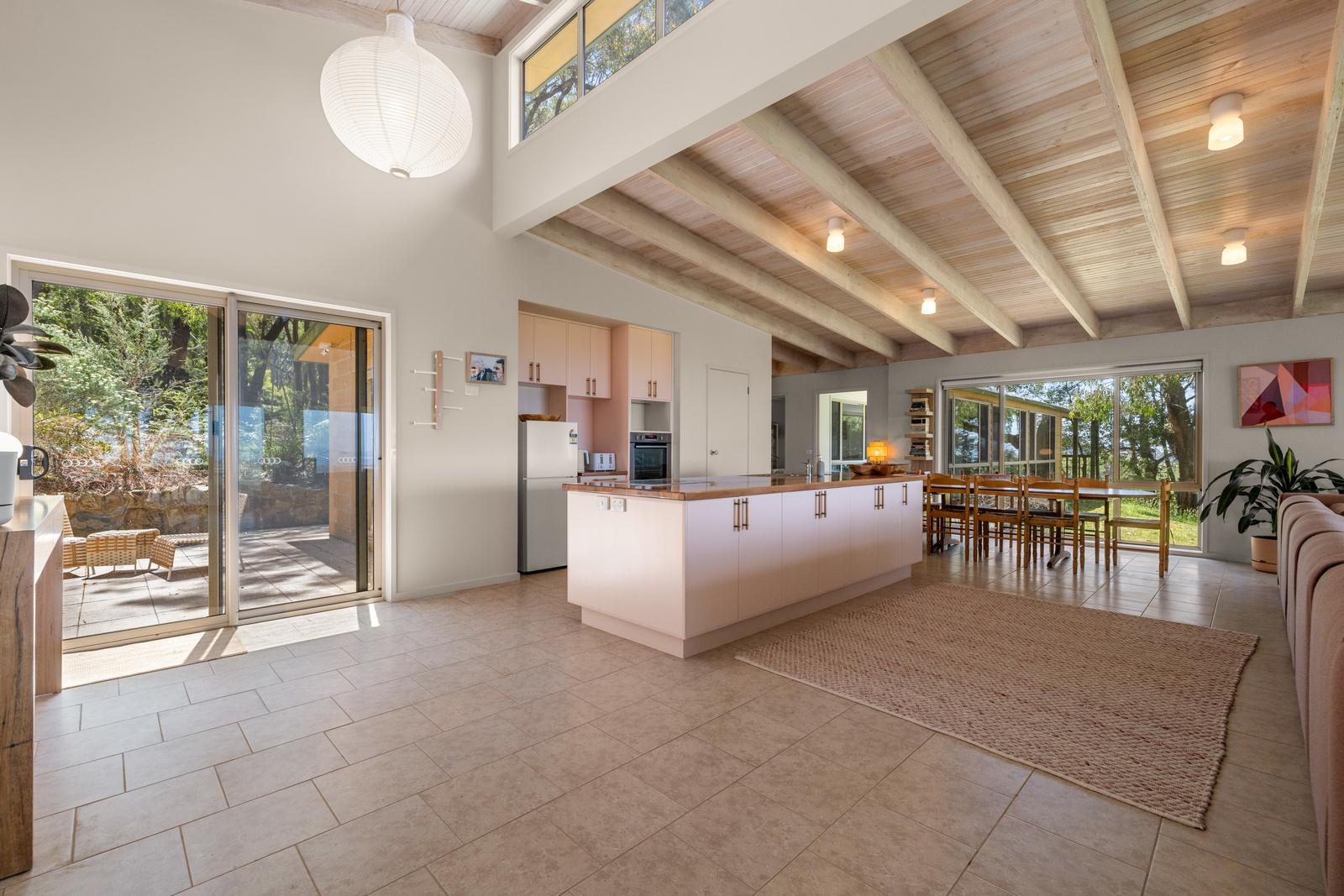 Modern fully equipped kitchen with island bench